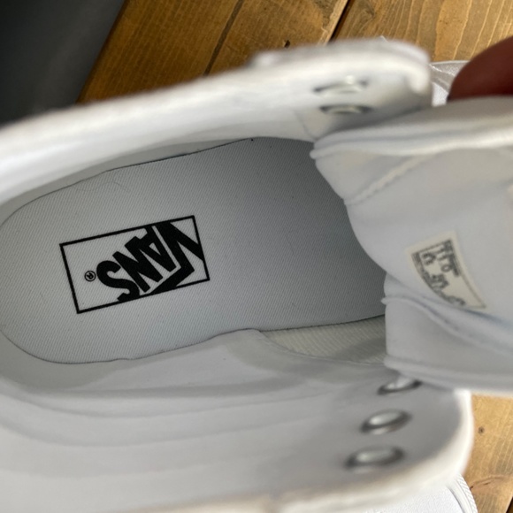 Vans - Picture 9 of 12